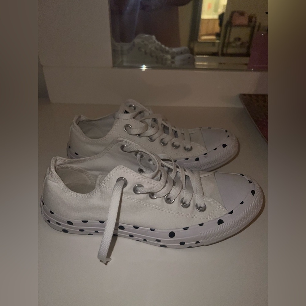 Converse Size 7 White and black